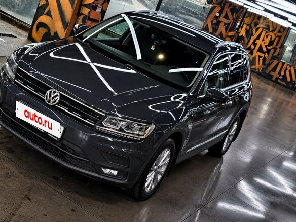 2017 Volkswagen Tiguan II, серый, 1999999 рублей - вид 2
