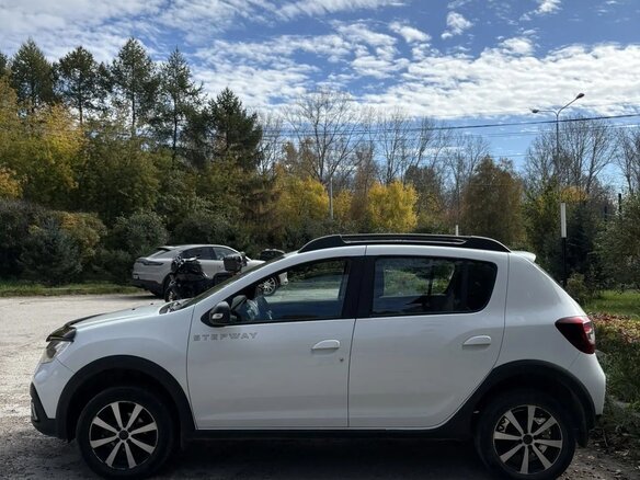 2018 Renault Sandero Stepway II Рестайлинг, белый, 910000 рублей - вид 1