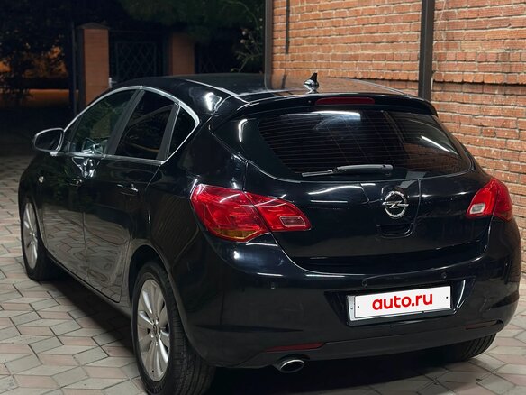 2011 Opel Astra J, чёрный, 560000 рублей - вид 1