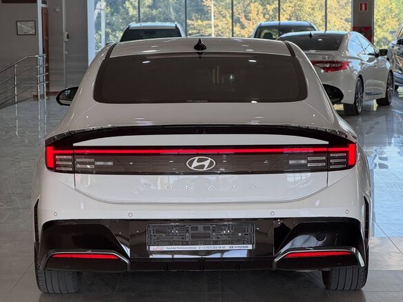 2024 Hyundai Sonata VIII (DN8) Рестайлинг, чёрный, 2750000 рублей - вид 4