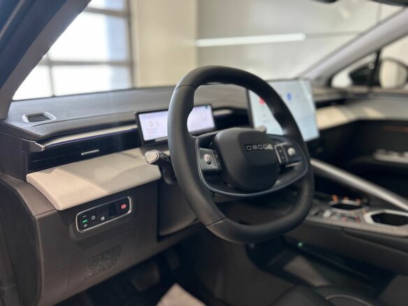 2026 Omoda C5 II, белый - вид 4