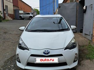2014 Toyota Aqua I, белый, 740000 рублей, вид 2
