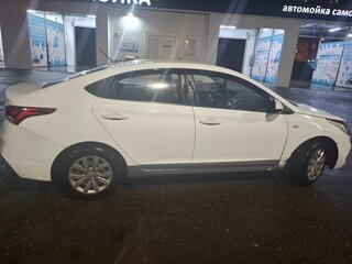 2019 Hyundai Solaris II, белый, 980000 рублей, вид 3