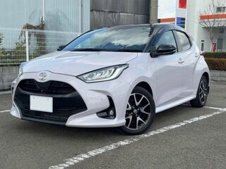 2023 Toyota Yaris IV, белый, 1044000 рублей, вид 1