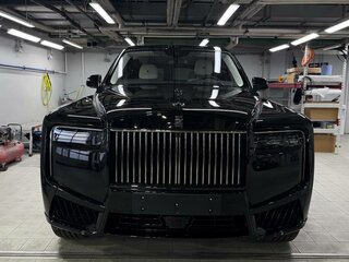 2026 Rolls-Royce Cullinan Black Badge I Рестайлинг (Series II), чёрный, 72000000 рублей, вид 2