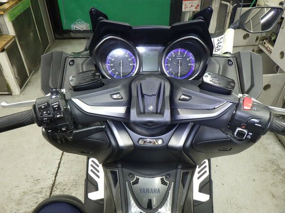2021 Yamaha TMAX, серый, 1077000 рублей - вид 6
