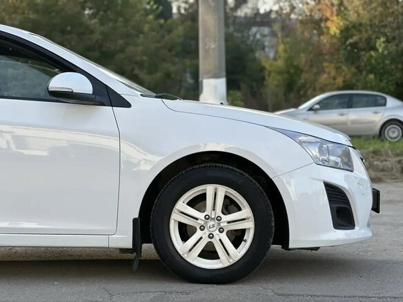 2014 Chevrolet Cruze I Рестайлинг, белый, 730000 рублей - вид 3