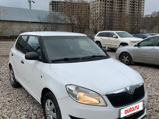 2011 Skoda Fabia II Рестайлинг, белый, 450000 рублей, вид 1