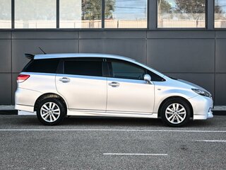 2010 Toyota Wish II, серебристый, 989000 рублей, вид 5