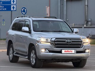 2016 Toyota Land Cruiser 200 Series Рестайлинг 2, серебристый, 4050000 рублей, вид 4