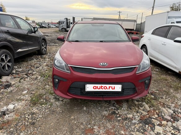 2017 Kia Rio IV, красный