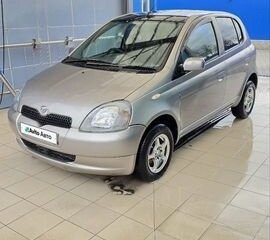 2001 Toyota Vitz I (P10), белый, 395000 рублей, вид 1