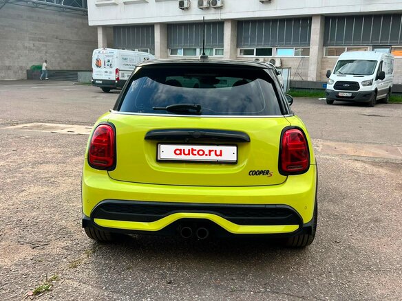 2022 Mini Hatch Cooper S III (F55/F56) Рестайлинг 2, зелёный, 3100000 рублей - вид 2