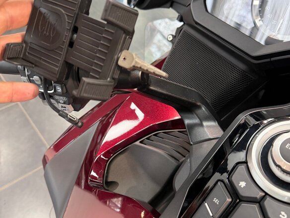 2025 Honda GL 1800 Gold Wing, красный, 3200000 рублей - вид 12