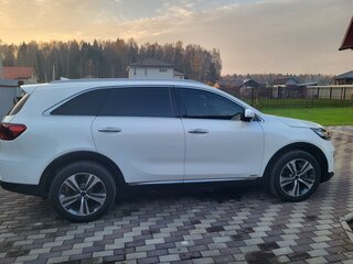 2018 Kia Sorento III Prime Рестайлинг, белый, 2100000 рублей, вид 5