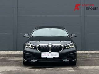 2022 BMW 1 серии 120i III (F40), чёрный, 3350000 рублей, вид 2