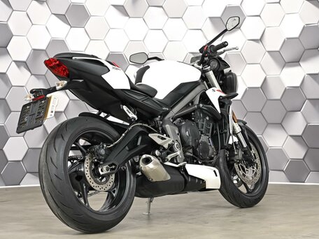 2021 Triumph Street Triple, белый, 727000 рублей, вид 5