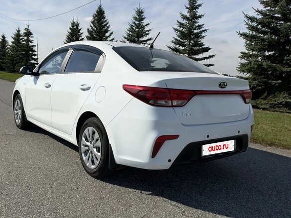 2020 Kia Rio IV Рестайлинг, белый, 2100000 рублей - вид 5