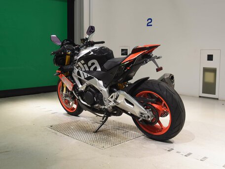 2018 Aprilia Tuono V4, чёрный, 1100000 рублей, вид 3