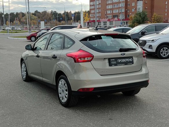 2017 Ford Focus III Рестайлинг, бежевый, 990000 рублей - вид 6