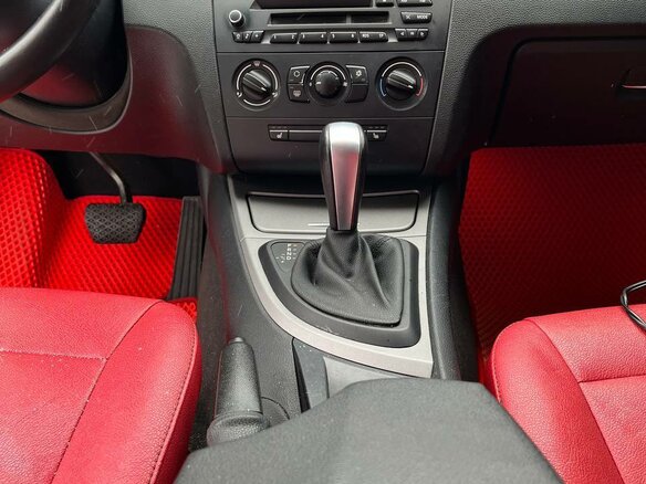 2011 BMW 1 серии 116i I (E81/E82/E87/E88) Рестайлинг, белый, 700000 рублей - вид 7