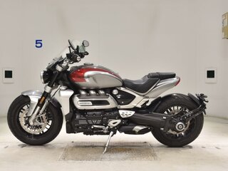 2022 Triumph Rocket III, серебристый, 1994000 рублей, вид 2