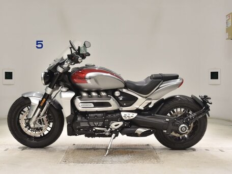 2022 Triumph Rocket III, серебристый, 1994000 рублей, вид 2