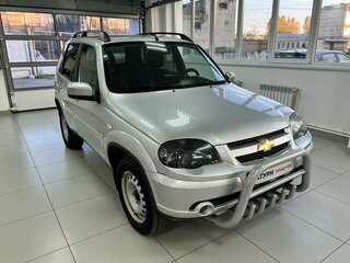 2019 Chevrolet Niva I Рестайлинг, серебристый, 790000 рублей, вид 4