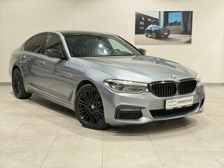 2019 BMW 5 серии 530d xDrive VII (G30/G31/G38), серебристый, 4389000 рублей, вид 3
