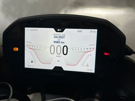 2025 Triumph Street Triple, чёрный, 1299000 рублей, вид 3