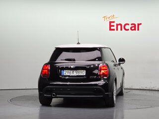 2022 Mini Hatch Cooper III (F55/F56) Рестайлинг 2, чёрный, 1726000 рублей, вид 3