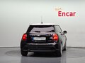 2022 Mini Hatch Cooper III (F55/F56) Рестайлинг 2, чёрный, 1726000 рублей - вид 2