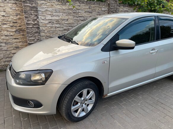 2013 Volkswagen Polo V, серебристый, 720000 рублей - вид 8