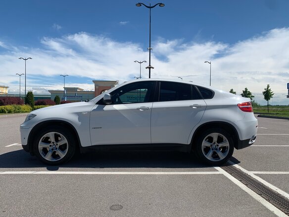 2013 BMW X6 35i I (E71) Рестайлинг, белый, 1980000 рублей - вид 3