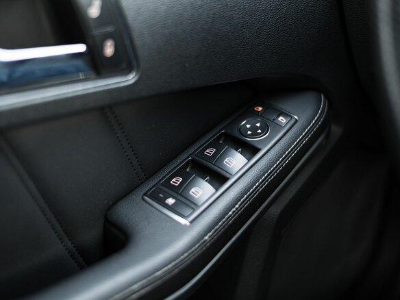 2011 Mercedes-Benz E-Класс 200 IV (W212, S212, C207), чёрный, 1290000 рублей - вид 10