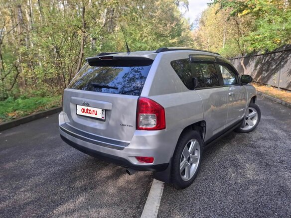 2011 Jeep Compass I Рестайлинг, серебристый, 990000 рублей - вид 5