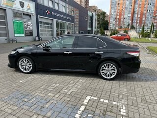 2019 Toyota Camry VIII (XV70), чёрный, 2230000 рублей, вид 4