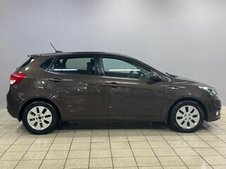 2017 Kia Rio III Рестайлинг, коричневый, 890000 рублей, вид 4