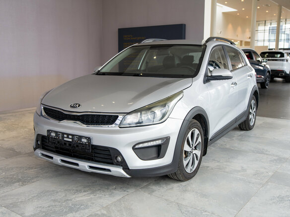 2018 Kia Rio X-Line IV, серебристый, 2050000 рублей - вид 2