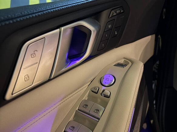 2020 BMW X7 30d I (G07), чёрный, 8700000 рублей - вид 26