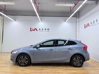 2018 Volvo V40 II Рестайлинг, голубой, 950777 рублей, вид 4