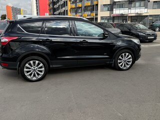 2017 Ford Kuga II Рестайлинг, чёрный, 1430000 рублей, вид 4
