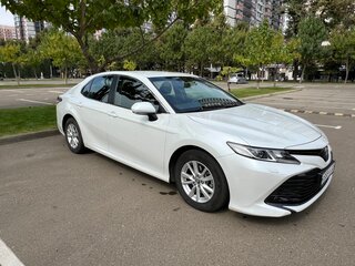 2018 Toyota Camry VII (XV50) Рестайлинг 2, белый, 2850000 рублей, вид 2