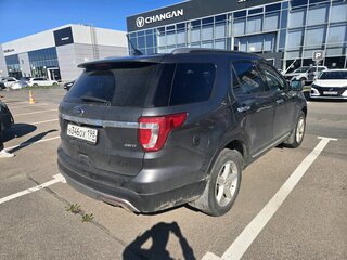 2017 Ford Explorer V Рестайлинг, серый, 2129000 рублей, вид 4
