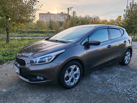 2013 Kia Ceed II, коричневый, 870000 рублей