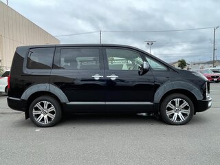 2022 Mitsubishi Delica D:5 I Рестайлинг, чёрный, 2840203 рублей, вид 4