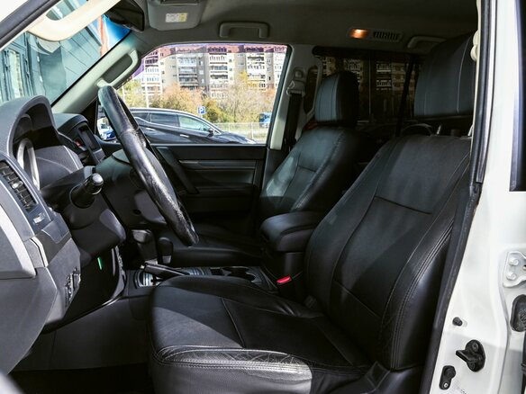 2014 Mitsubishi Pajero IV Рестайлинг 1, белый, 2075000 рублей - вид 15