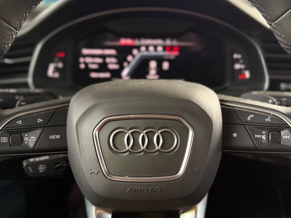 2022 Audi Q7 45 TFSI II (4M) Рестайлинг, серебристый, 5800000 рублей - вид 10