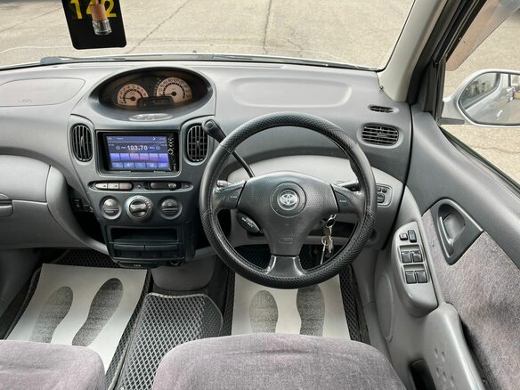 1999 Toyota FunCargo, серый, 449000 рублей - вид 18