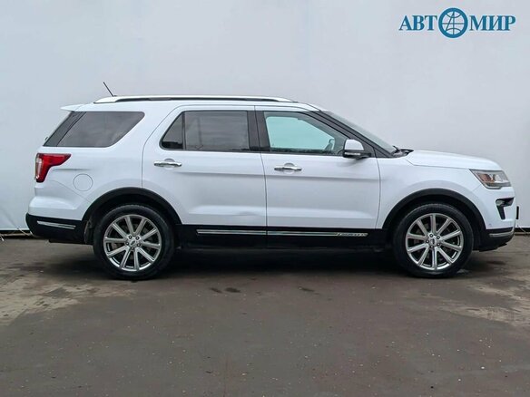 2018 Ford Explorer V Рестайлинг, белый, 2590000 рублей - вид 3